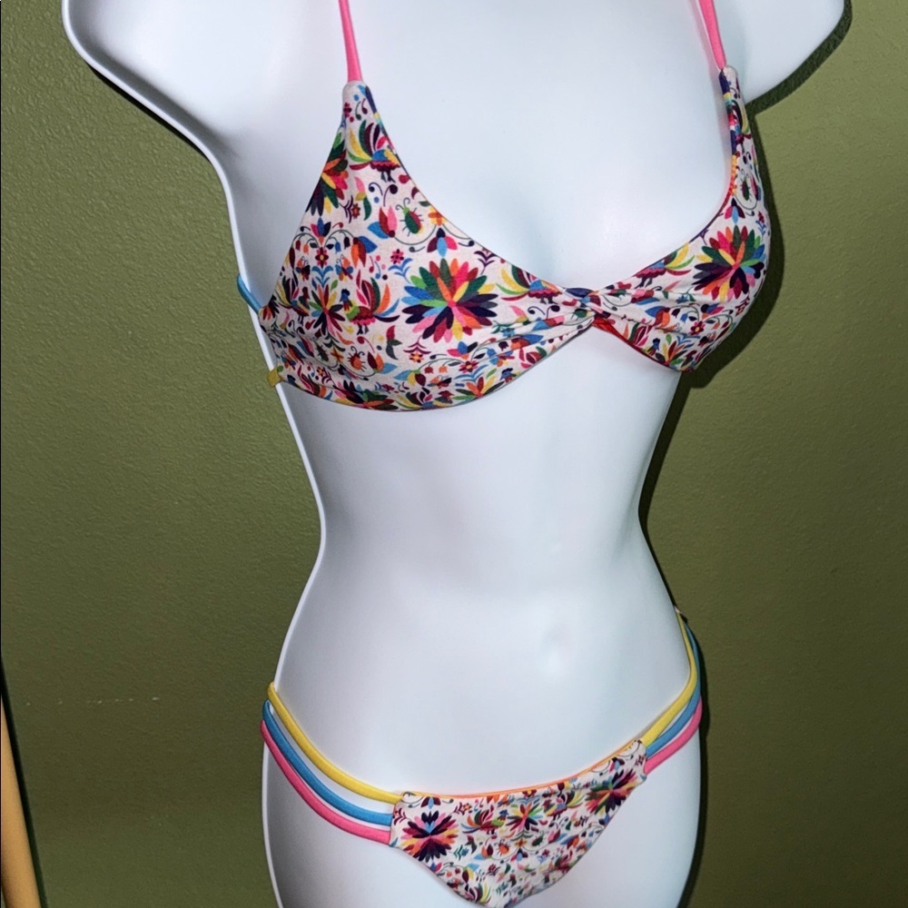 REVERSIBLE Women's Bikini Set - Picture 2 of 8